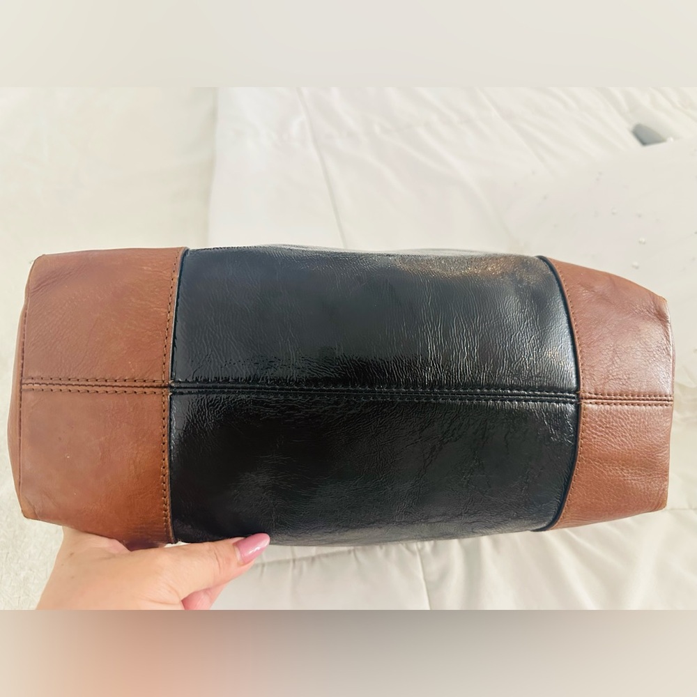 Kate Spade Black and Brown Shoulder Bag with Textured Finish - Picture 5 of 10